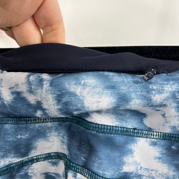 LuLeLemon TieDye Blue White Pattern Leggings MidRise Ruched Calf Women's Size 4 - Picture 8 of 12